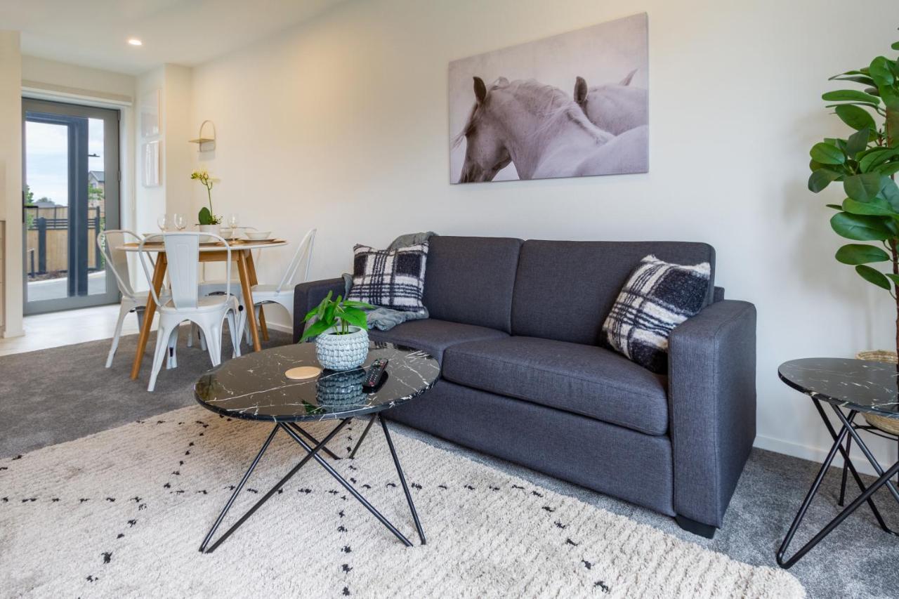 Upper Riccarton Dream - 2 Bed 2 Bath W/carpark *