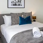 Upper Riccarton Dream - 2 Bed 2 Bath W/Carpark