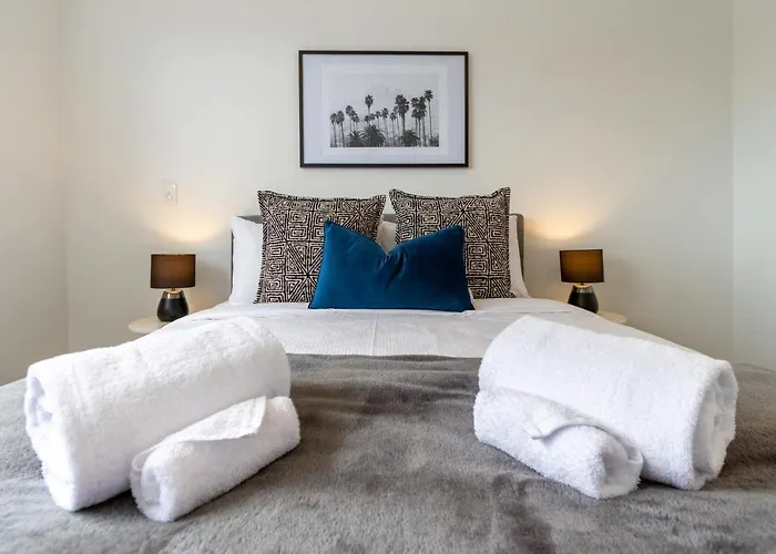 Upper Riccarton Dream - 2 Bed 2 Bath W/Carpark