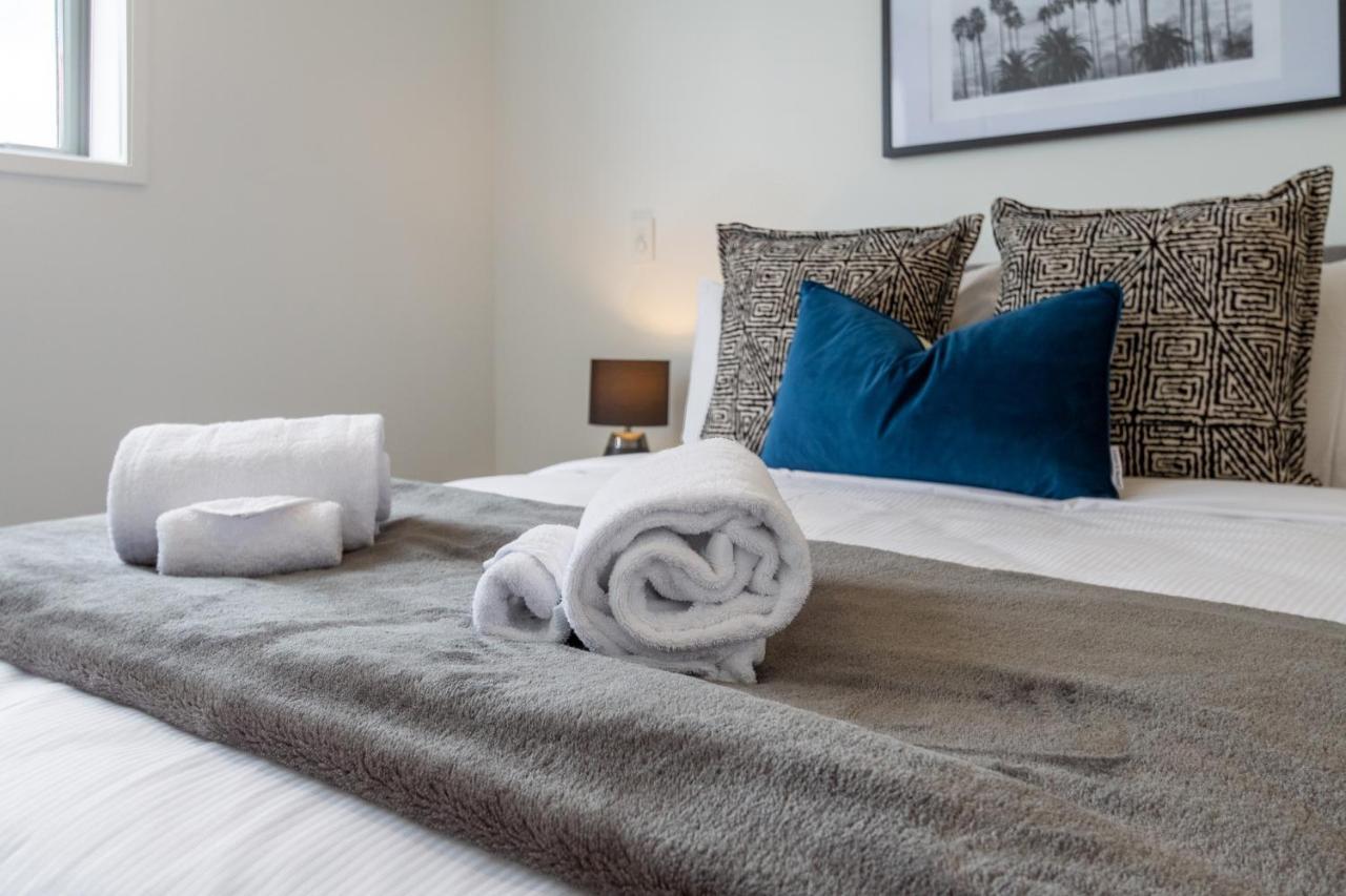 Upper Riccarton Dream - 2 Bed 2 Bath W/carpark * Christchurch
