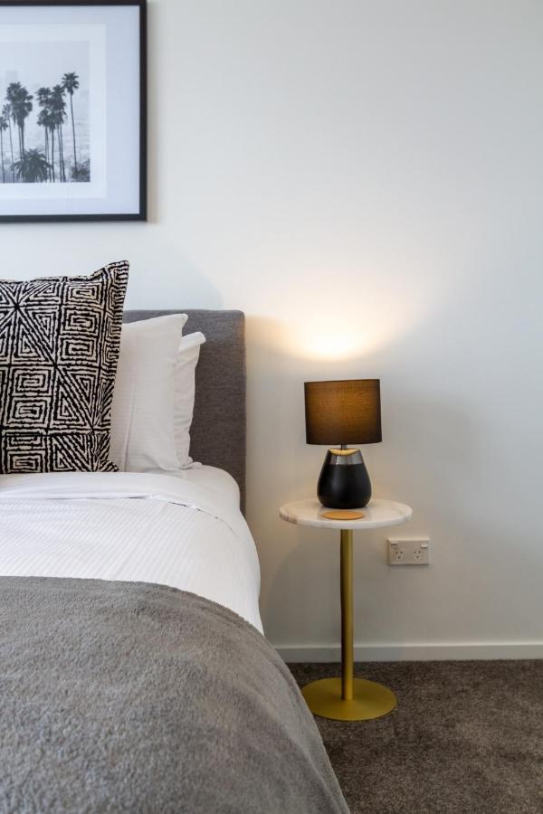 Upper Riccarton Dream - 2 Bed 2 Bath W/carpark Apartment
