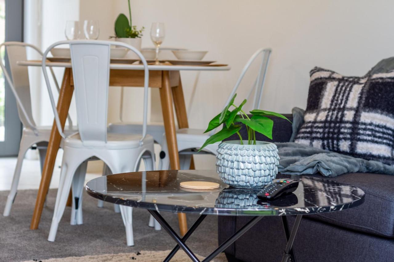 Upper Riccarton Dream - 2 Bed 2 Bath W/carpark Apartment *