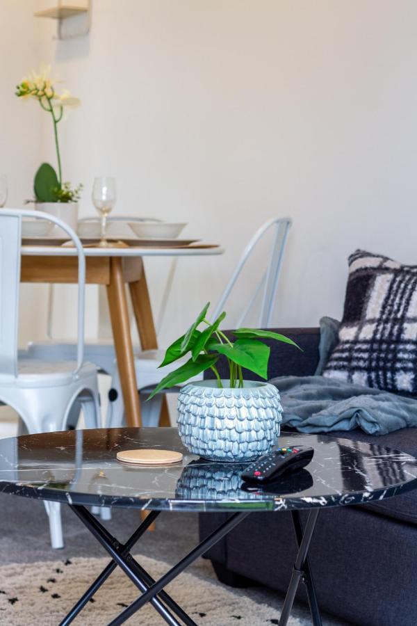 Upper Riccarton Dream - 2 Bed 2 Bath W/carpark *