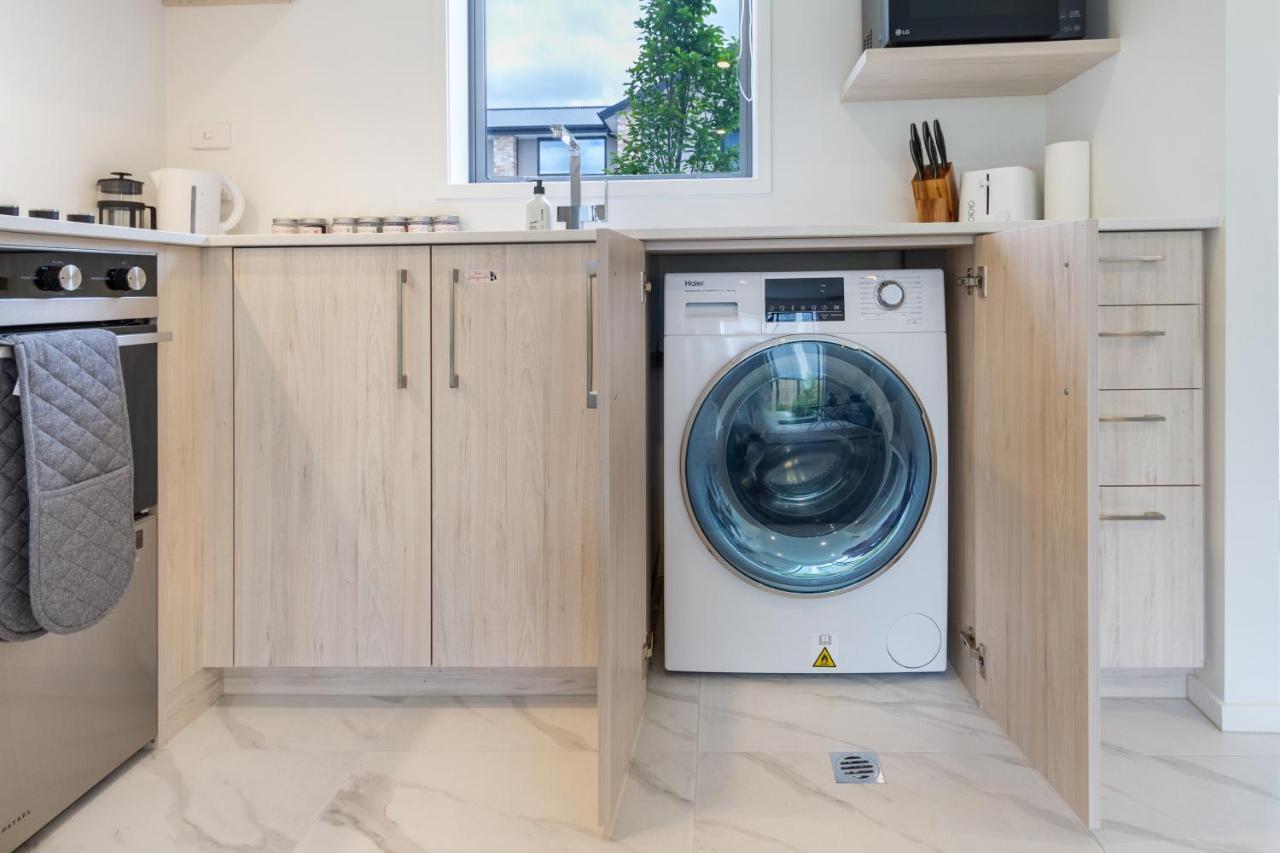 Upper Riccarton Dream - 2 Bed 2 Bath W/carpark Apartment