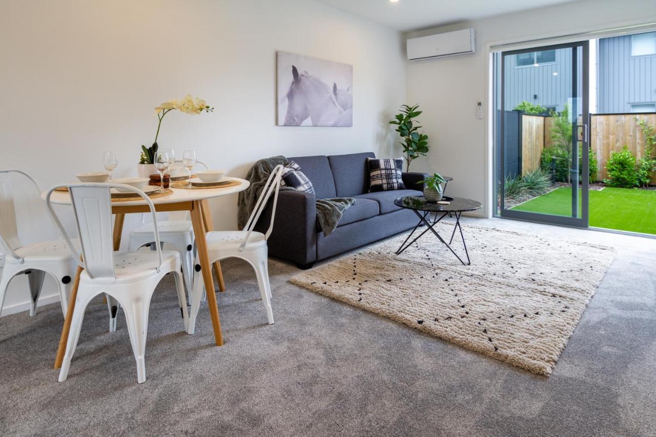 Upper Riccarton Dream - 2 Bed 2 Bath W/carpark *